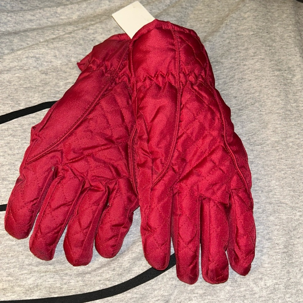 NWT Thermolite red quilted gloves